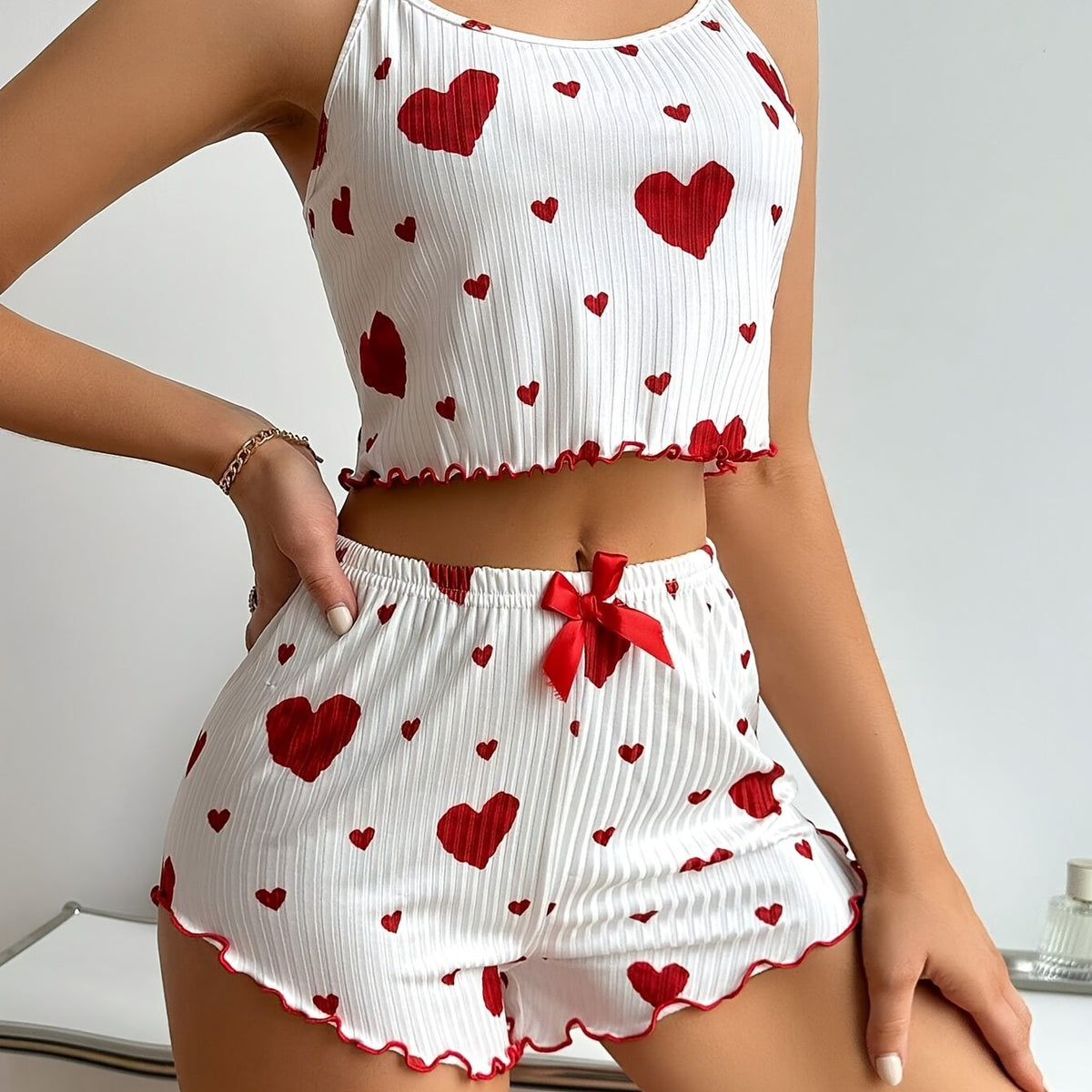 Conjunto de pijama con estampado de Amor para mujer con shorts acanalado con lazo rojo, sin mangas y cómodo para todo el ano.