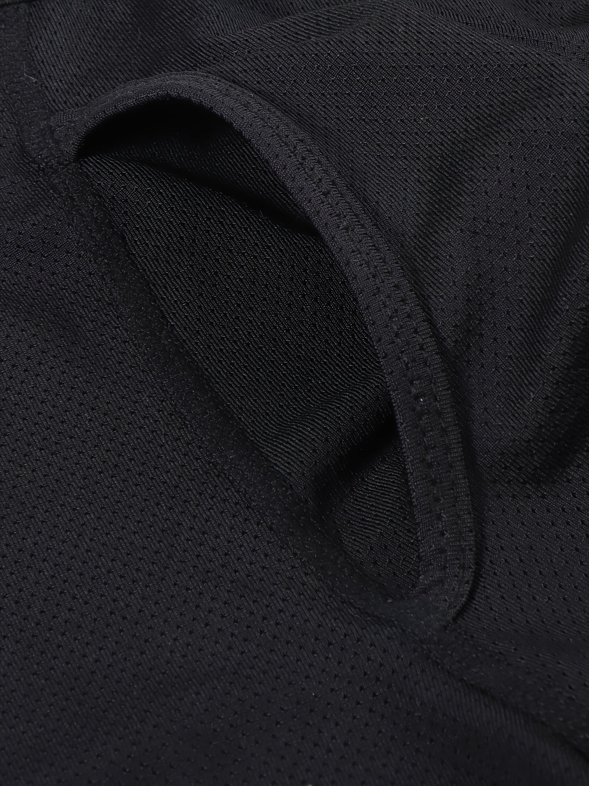 Bóxer deportivo de rápido secado para hombre. Posee braguetas cómodas y mallas de 15 cm sin subidas.